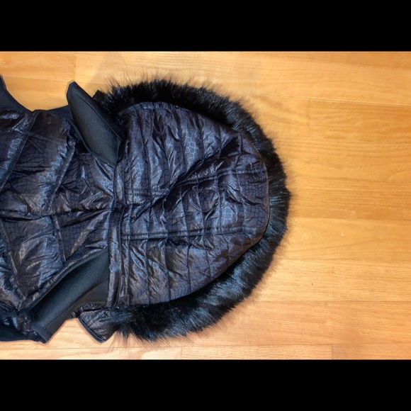 SOLD‼️‼️‼️MK Puffer vest with fur hood - Picture 8 of 8